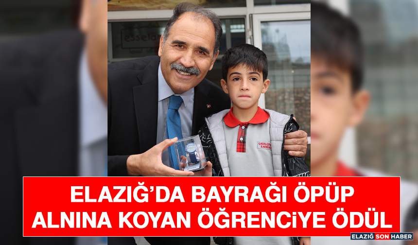 Elazığ’da Bayrağı Öpüp Alnına Koyan Öğrenciye Ödül