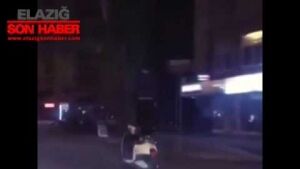 Motorun Üstünde Ayakta Giden Adam