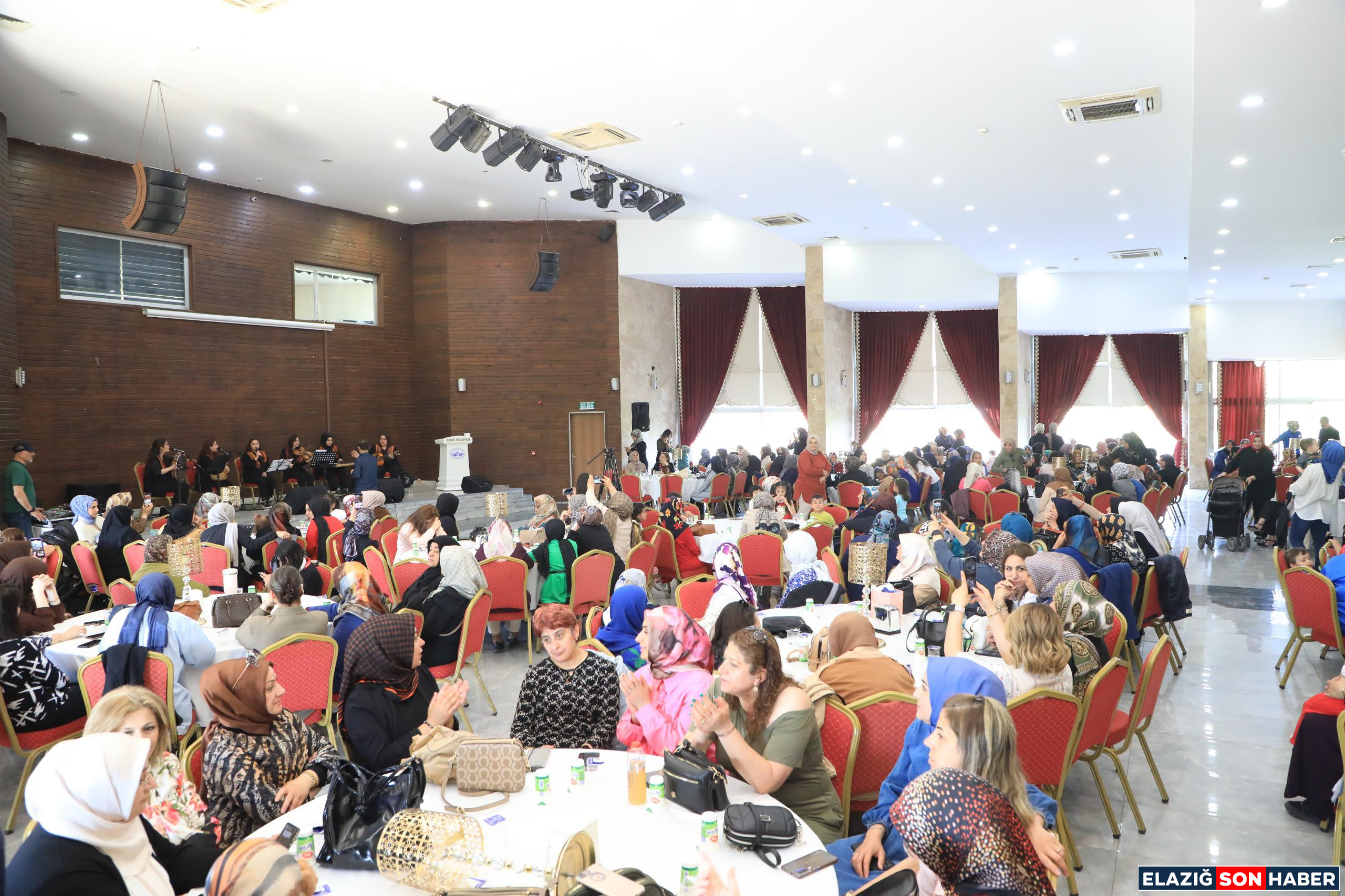 Kadinlar Bulusmasina Yogun Ilg 1747490586 2 B E F Hw