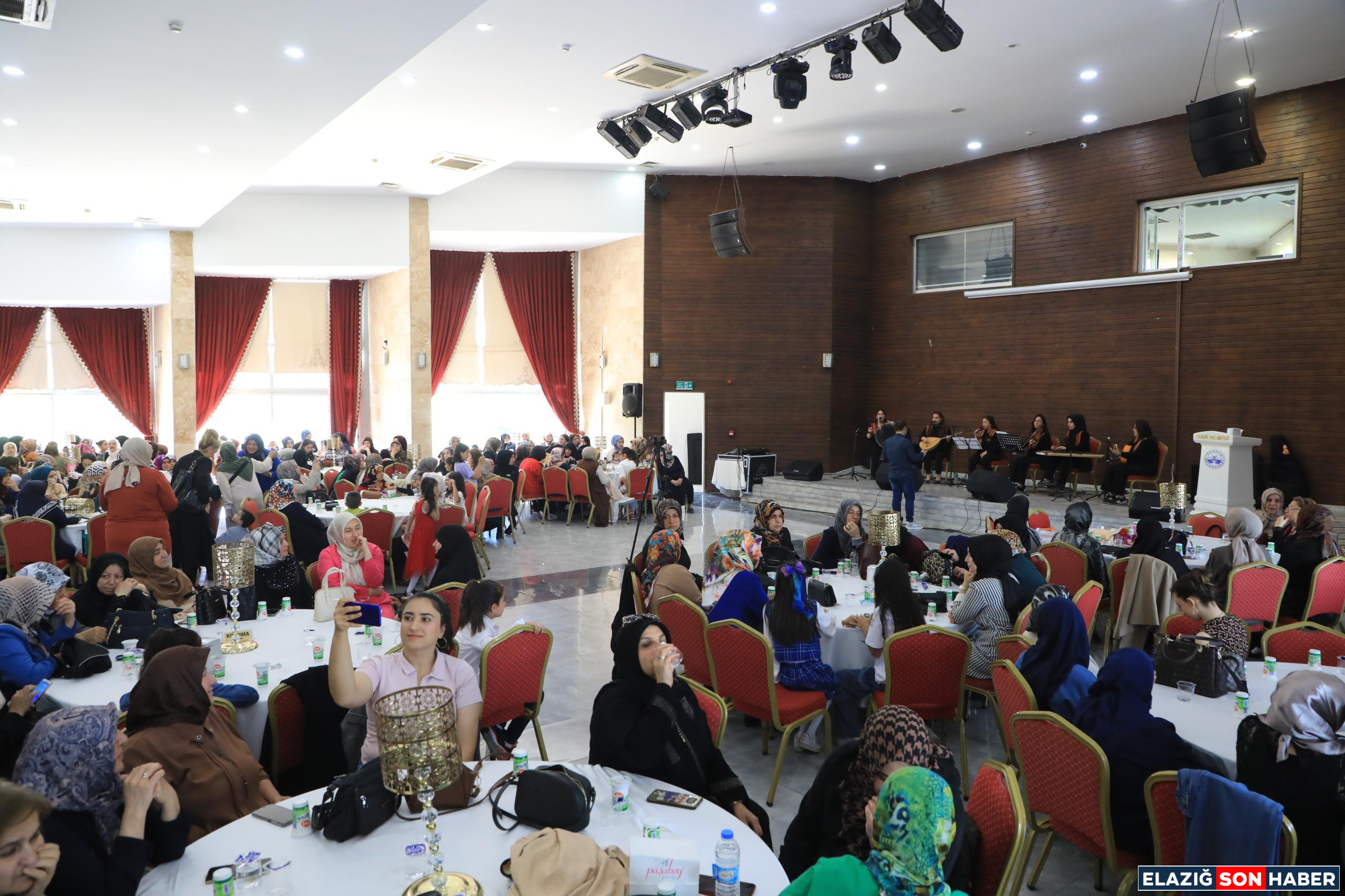 Kadinlar Bulusmasina Yogun Ilg 1747490587 W D Ief K