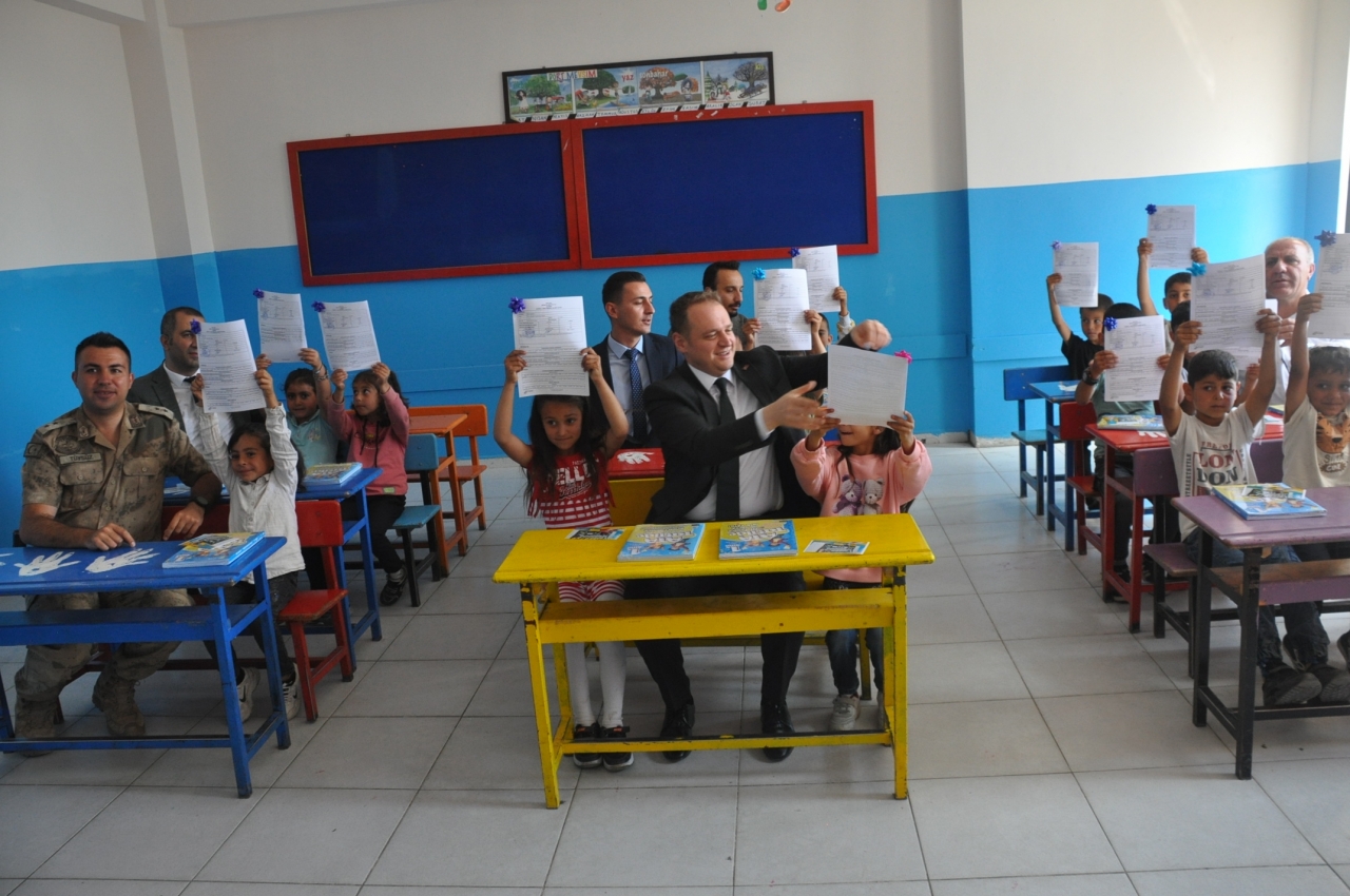 Bulanık'ta Öğrenciler Karne Heyecanı Yaşadı