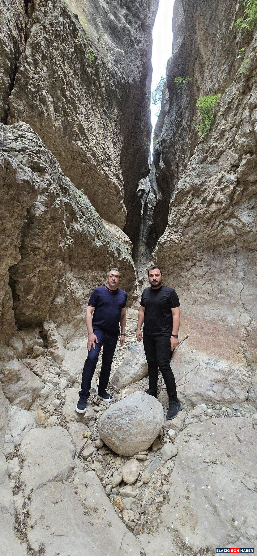 Guexyk7Xwaahc 1758452806