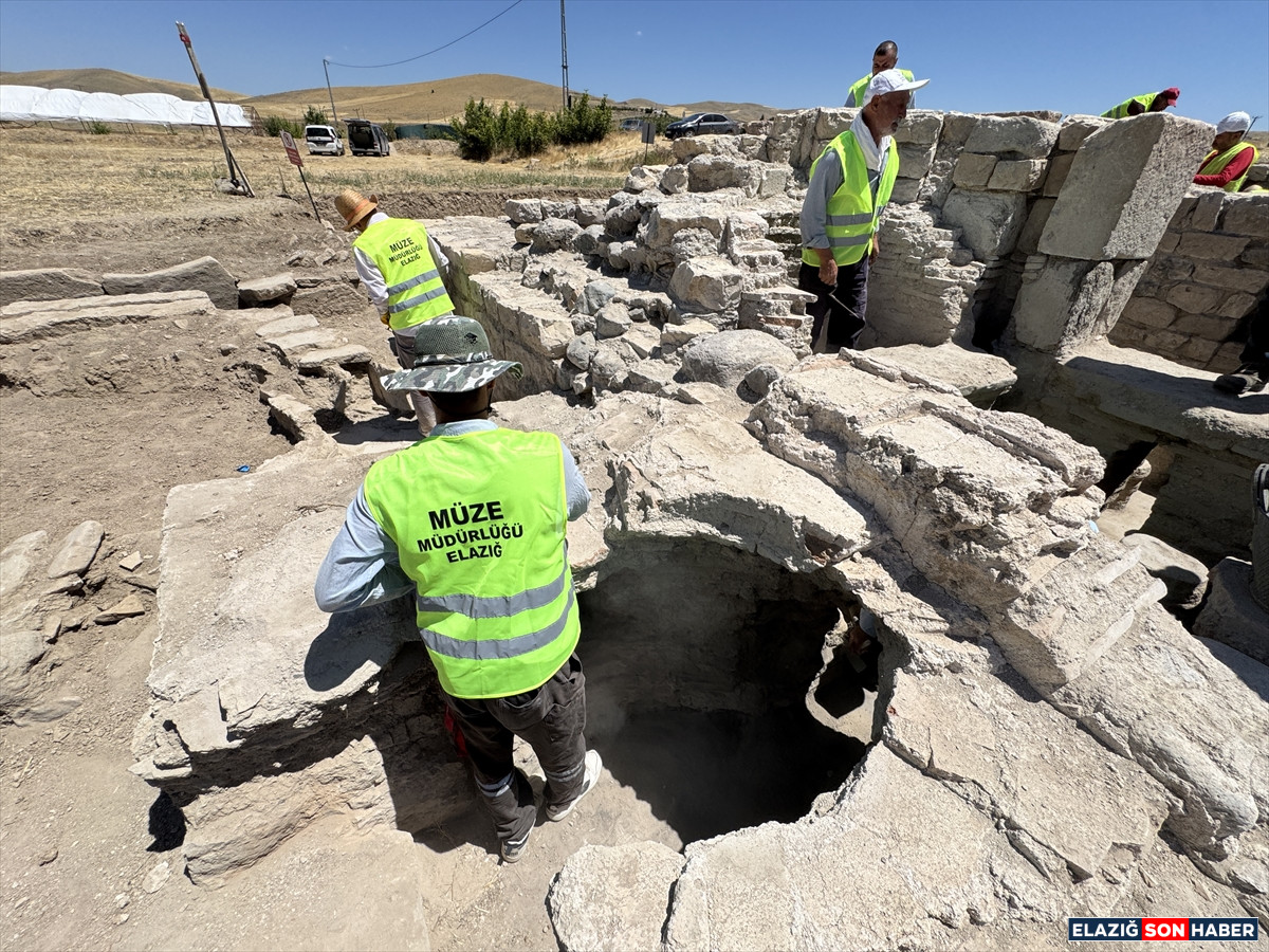 A A 20250714 38555410 38555390 E L A Z I G D A B I R T A R L A D A Y A K L A S I K 1700 Y I L L I K R O M A H A M A M I G U N Y U Z U N E C I K A R I L D I