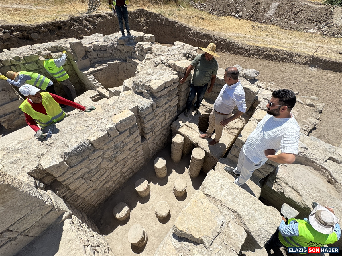 A A 20250714 38555410 38555392 E L A Z I G D A B I R T A R L A D A Y A K L A S I K 1700 Y I L L I K R O M A H A M A M I G U N Y U Z U N E C I K A R I L D I