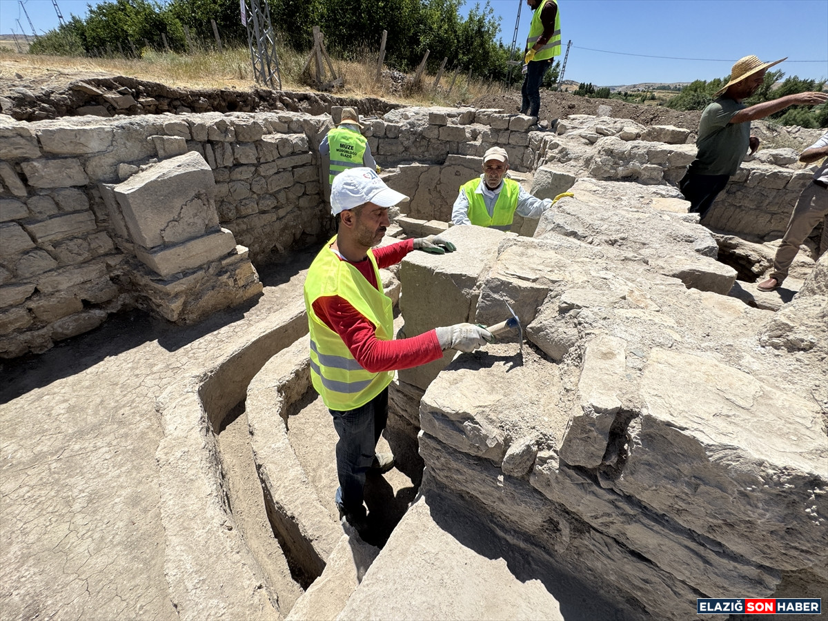 A A 20250714 38555410 38555395 E L A Z I G D A B I R T A R L A D A Y A K L A S I K 1700 Y I L L I K R O M A H A M A M I G U N Y U Z U N E C I K A R I L D I