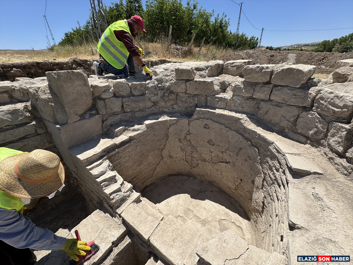 A A 20250714 38555410 38555396 E L A Z I G D A B I R T A R L A D A Y A K L A S I K 1700 Y I L L I K R O M A H A M A M I G U N Y U Z U N E C I K A R I L D I