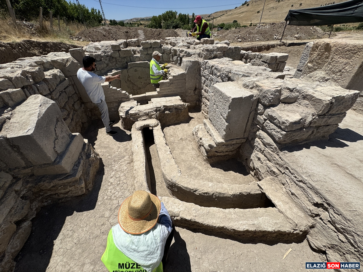 A A 20250714 38555410 38555401 E L A Z I G D A B I R T A R L A D A Y A K L A S I K 1700 Y I L L I K R O M A H A M A M I G U N Y U Z U N E C I K A R I L D I