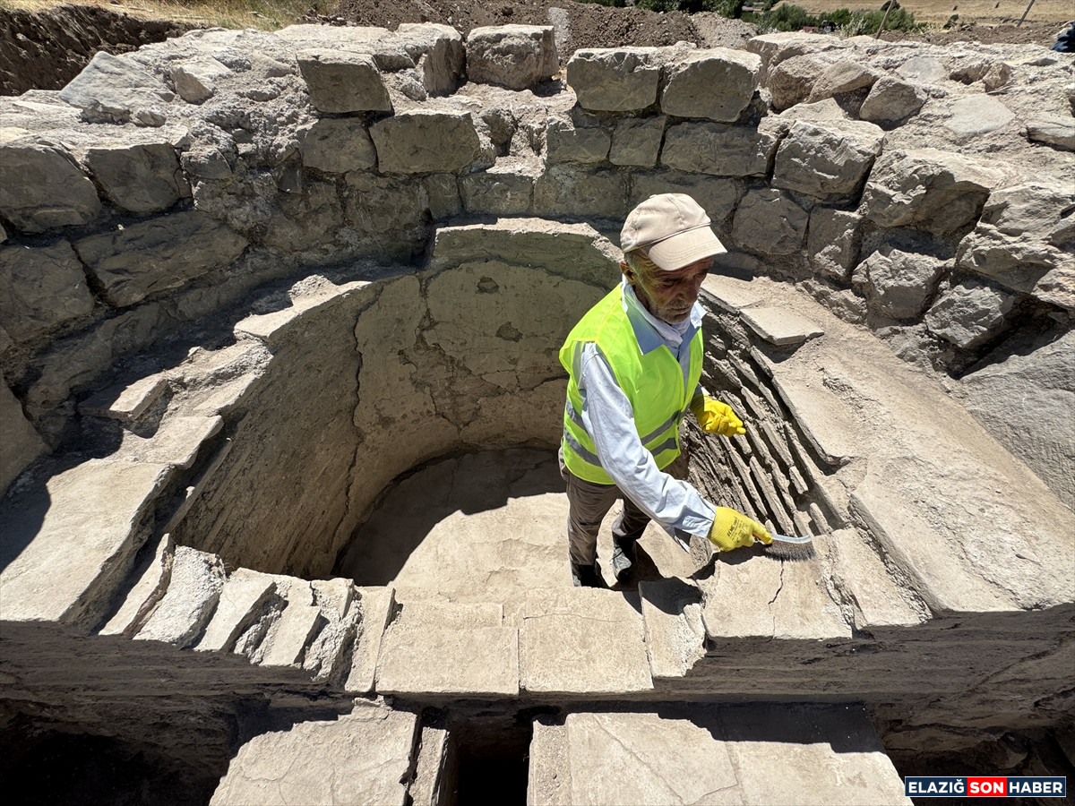 A A 20250714 38555410 38555402 E L A Z I G D A B I R T A R L A D A Y A K L A S I K 1700 Y I L L I K R O M A H A M A M I G U N Y U Z U N E C I K A R I L D I