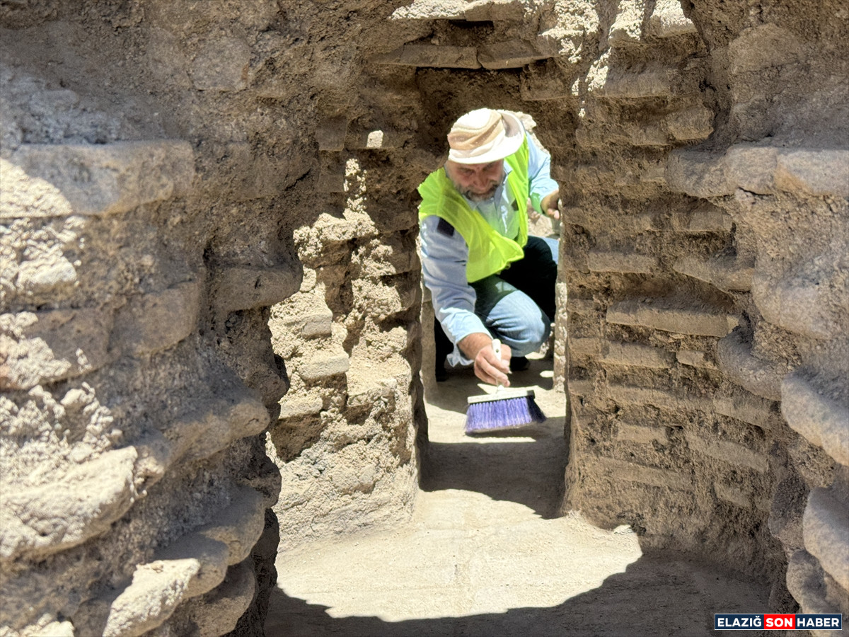 A A 20250714 38555410 38555405 E L A Z I G D A B I R T A R L A D A Y A K L A S I K 1700 Y I L L I K R O M A H A M A M I G U N Y U Z U N E C I K A R I L D I