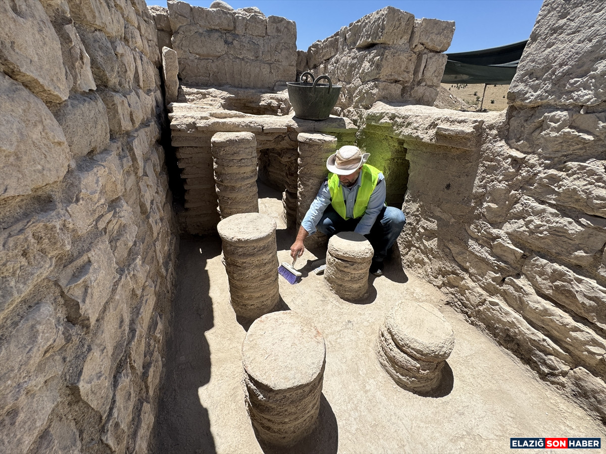 A A 20250714 38555410 38555406 E L A Z I G D A B I R T A R L A D A Y A K L A S I K 1700 Y I L L I K R O M A H A M A M I G U N Y U Z U N E C I K A R I L D I