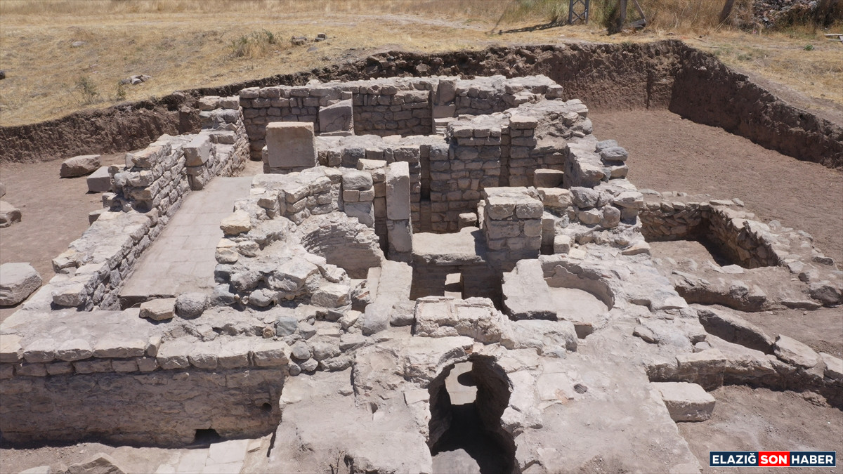 A A 20250714 38555460 38555457 E L A Z I G D A B I R T A R L A D A Y A K L A S I K 1700 Y I L L I K R O M A H A M A M I G U N Y U Z U N E C I K A R I L D I