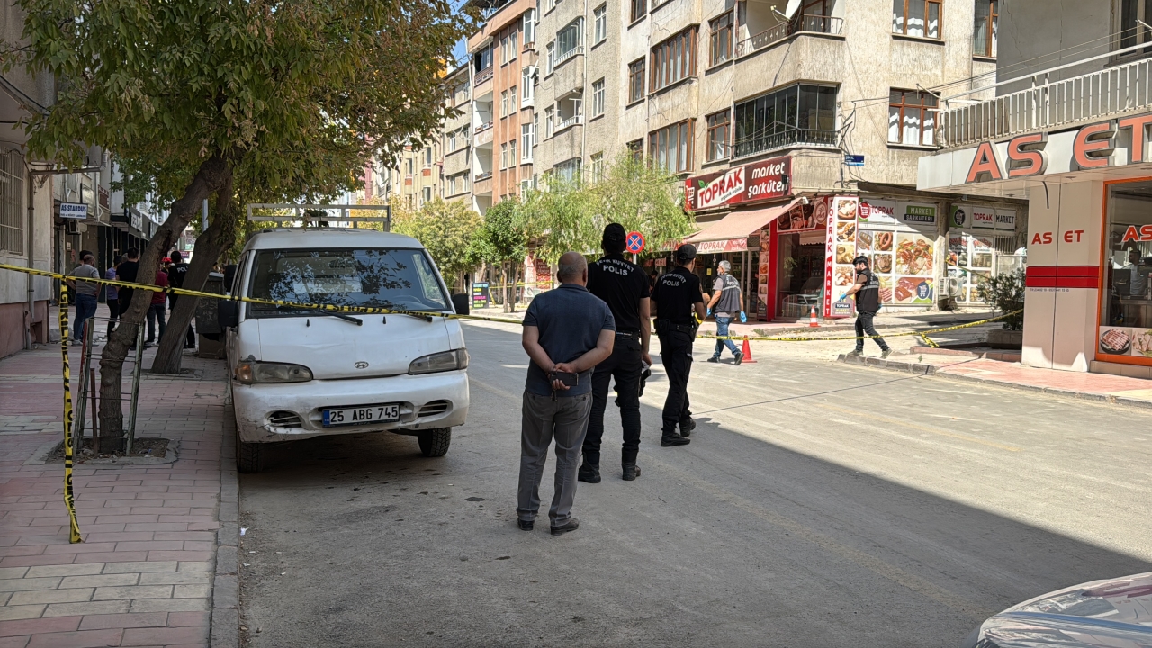 Elazığ'da Tabancayla Rastgele Ateş Açan Zanlıya Müdahale Sırasında 1 Polis Yaralandı