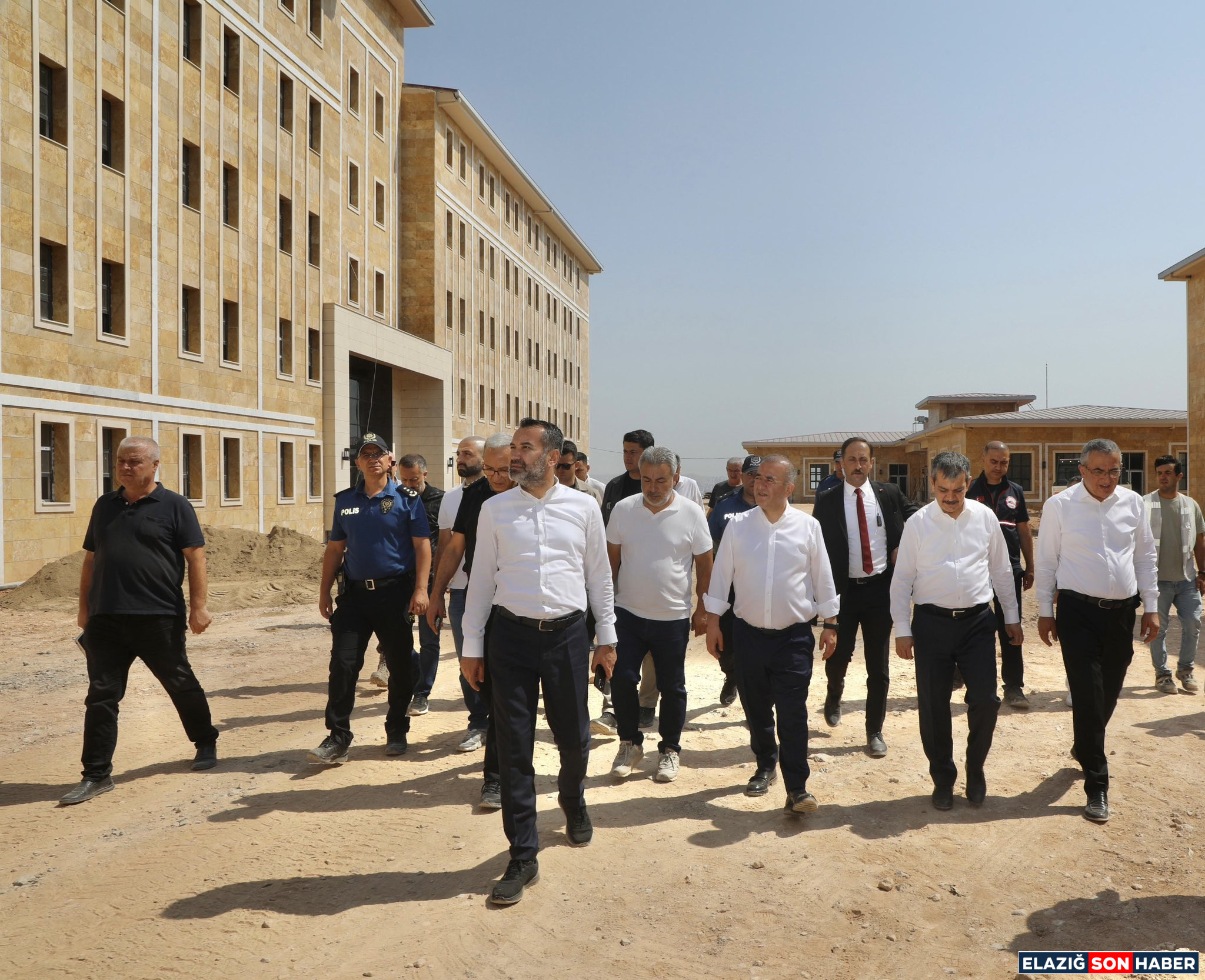 Gx Al8 Fj W A A A Kkb2