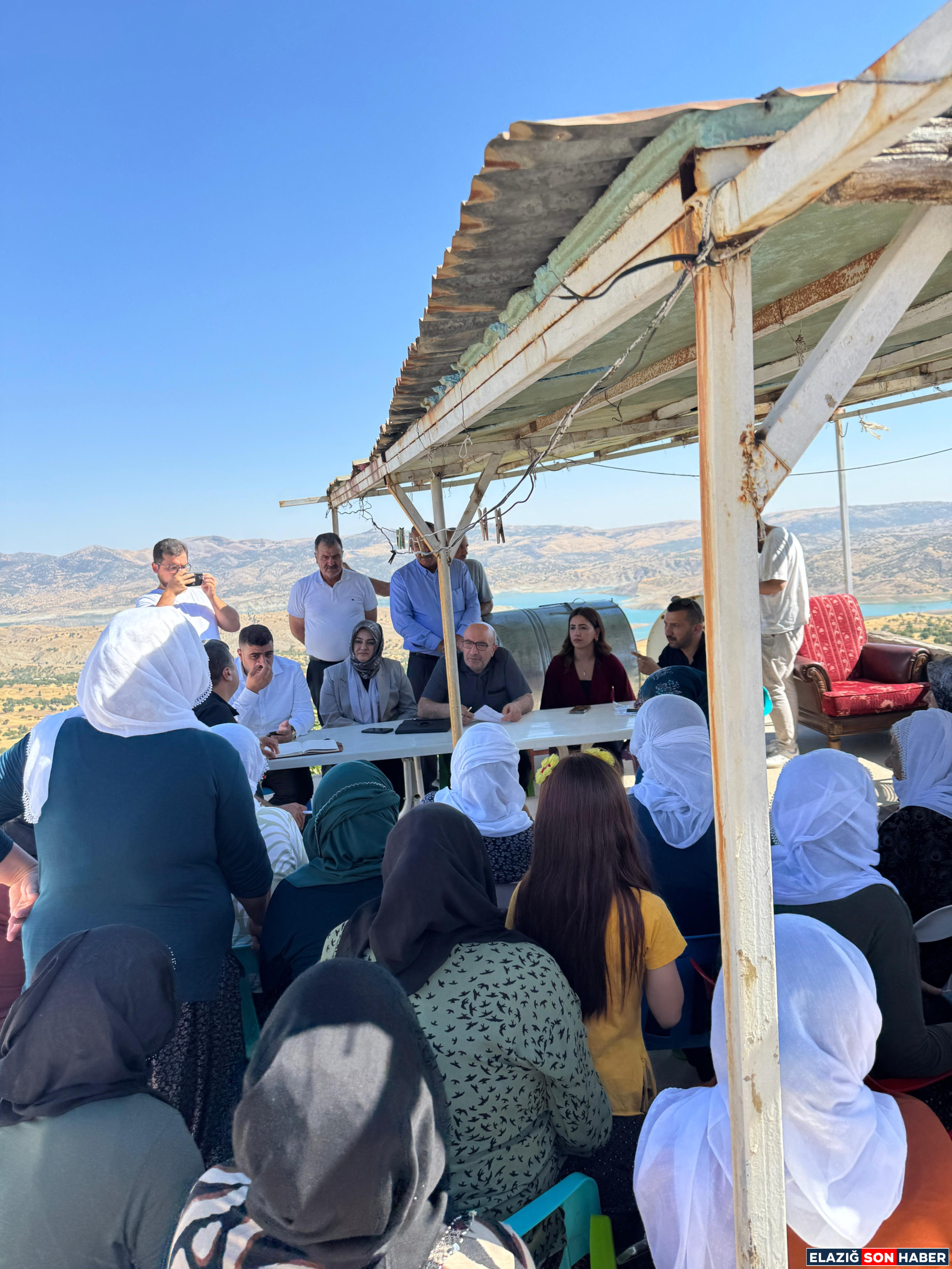 Gxl93 Gq W E A A Kf6 N-1