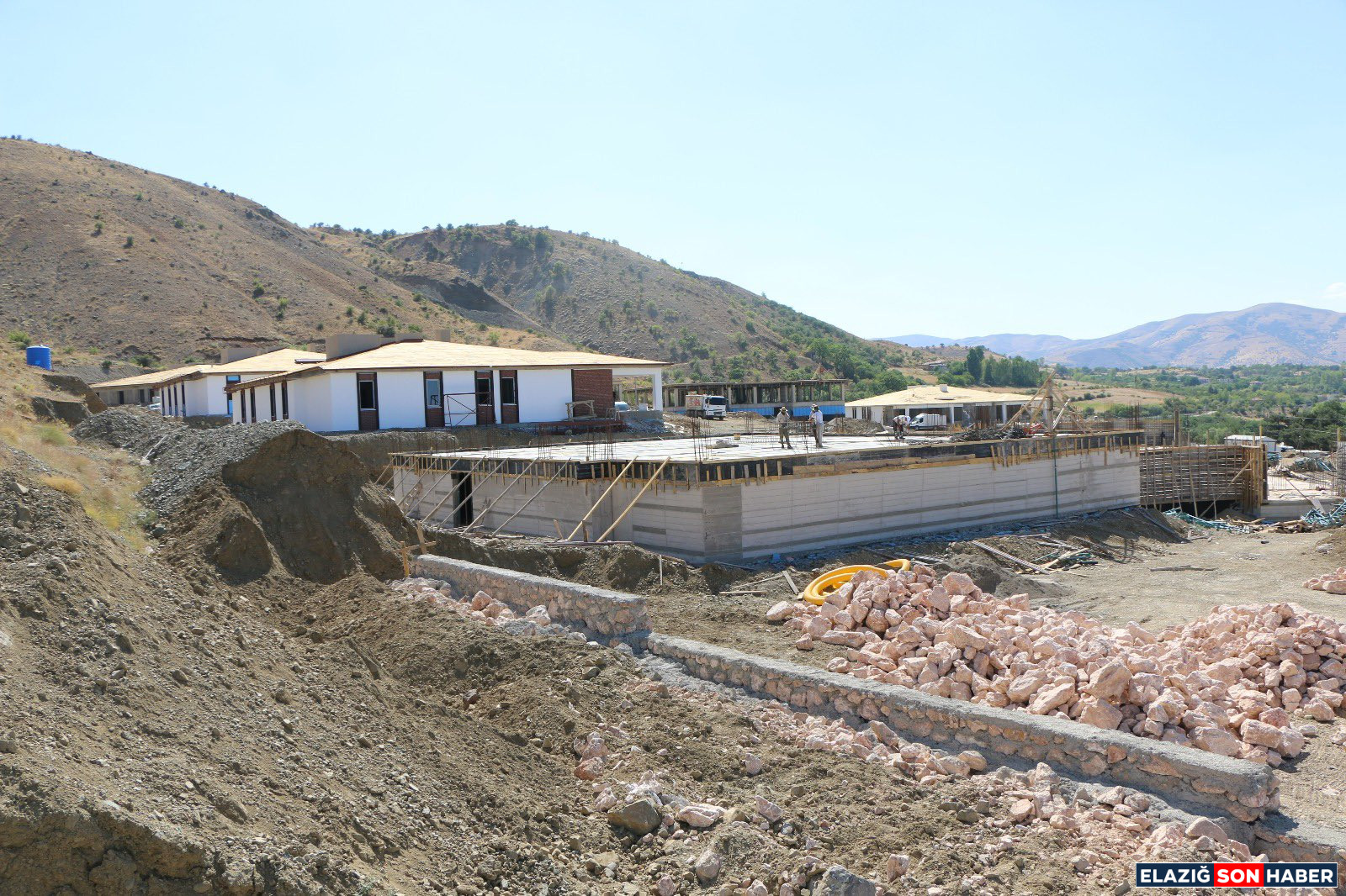 Gxqk L A C X I A A N6 Uv