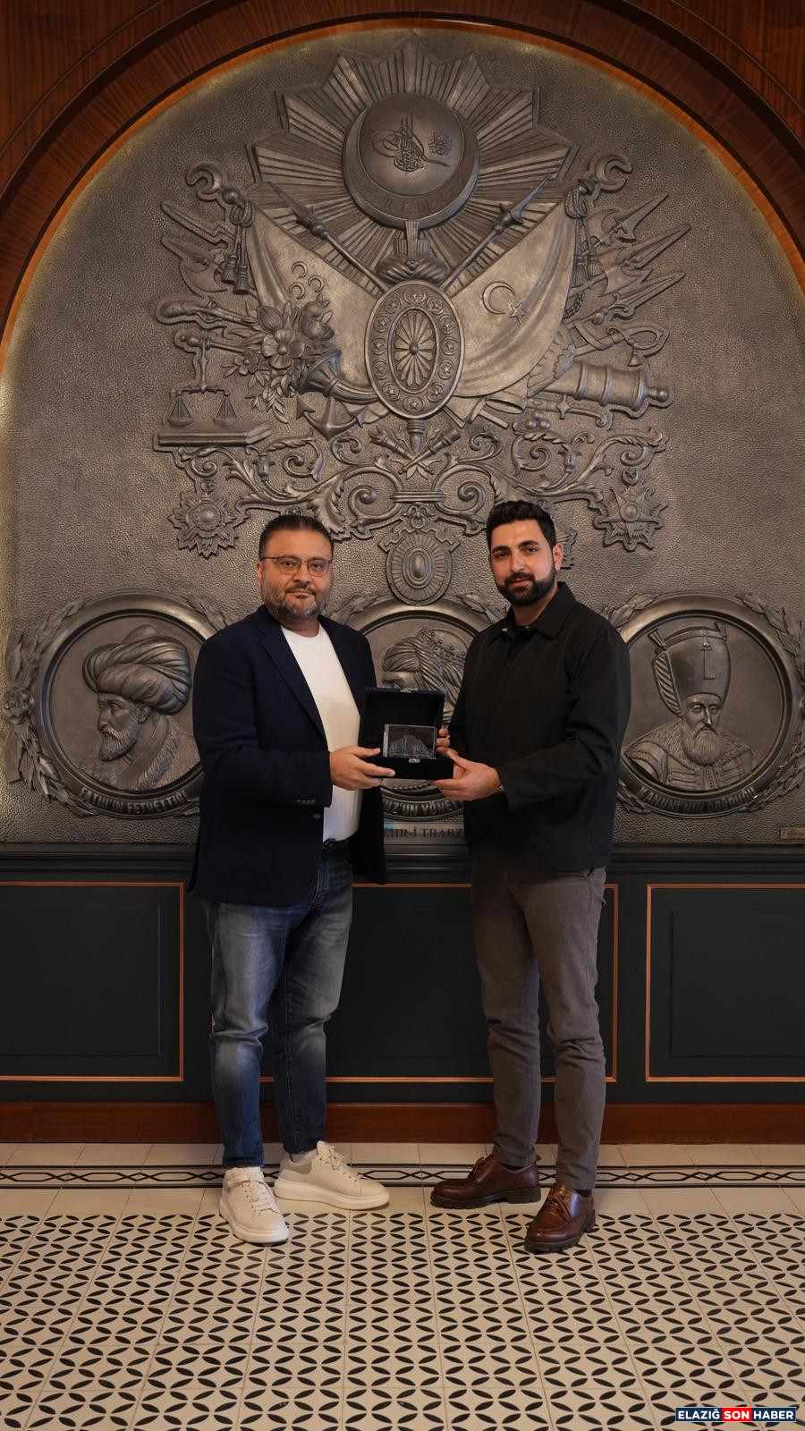 5C9F1B4A 5A76 475E 929E Ef995Af4E025