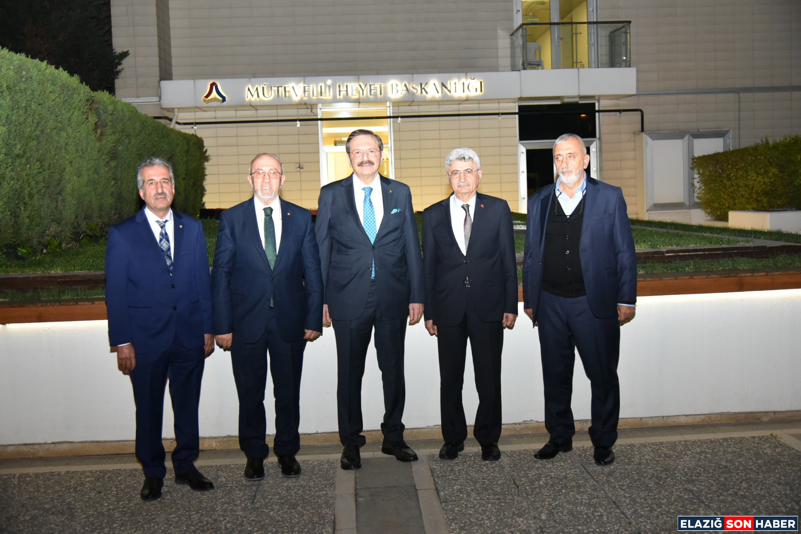 1763469531 Aw581802 02