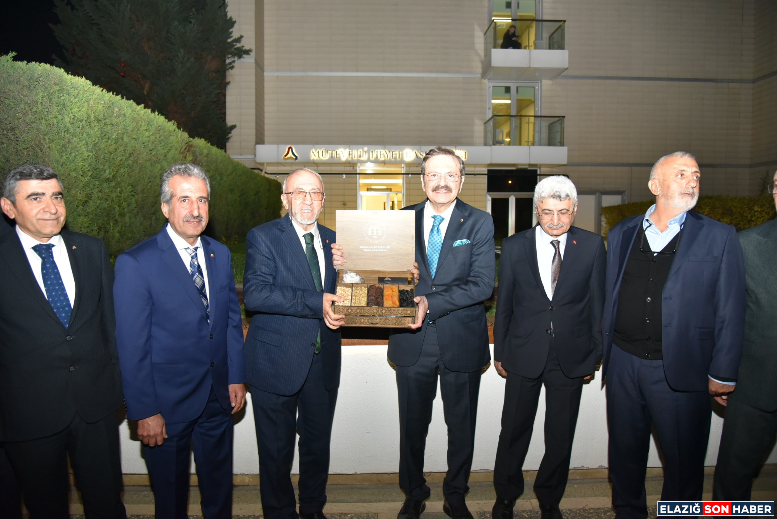 1763469531 Aw581802 03