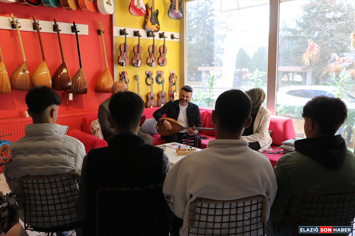 1764665549 Aa 20251202 39867277 39867270 Elazigda Denetimli Serbestlik Tedbiri Altindaki Cocuklar Sanatla Bulusuyor