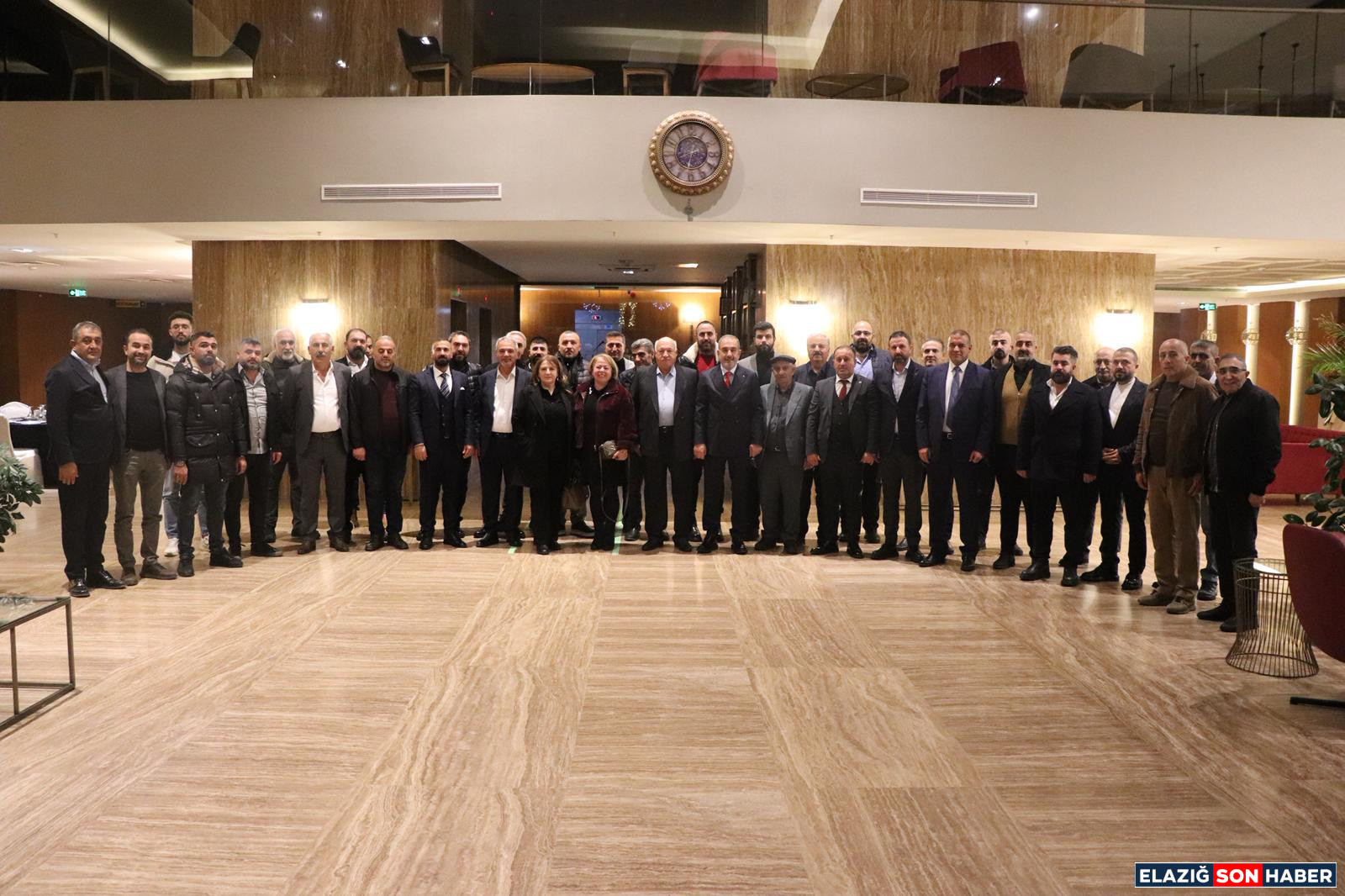 4098B976 456D 4058 8Fe8 80C92440Aa1A-1