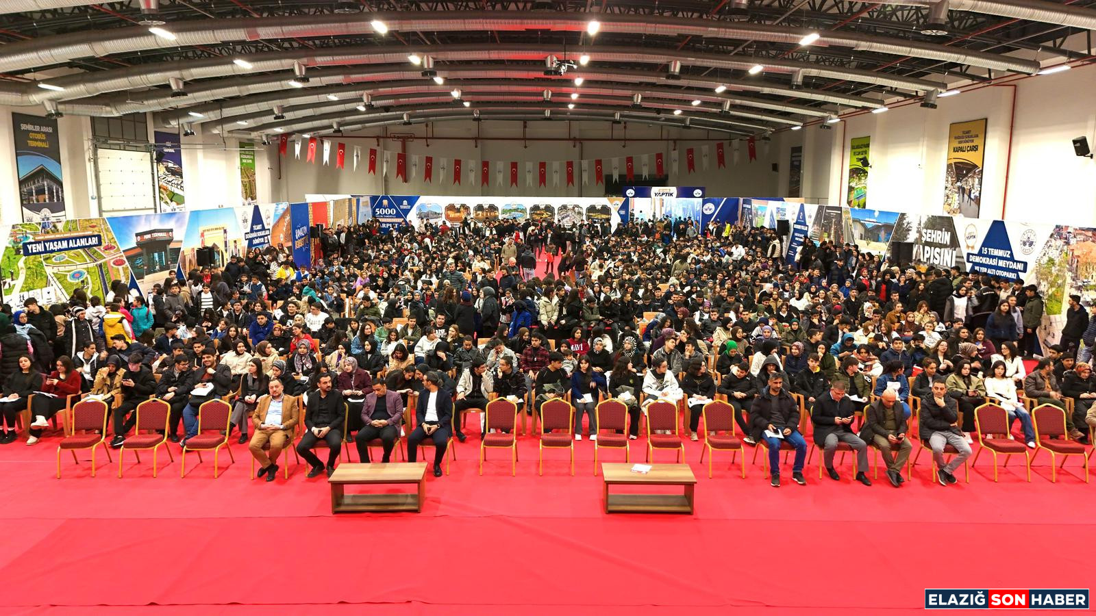 Yazar Tiryakioglu Ogrencilerle 1765539453 Fkw R O D