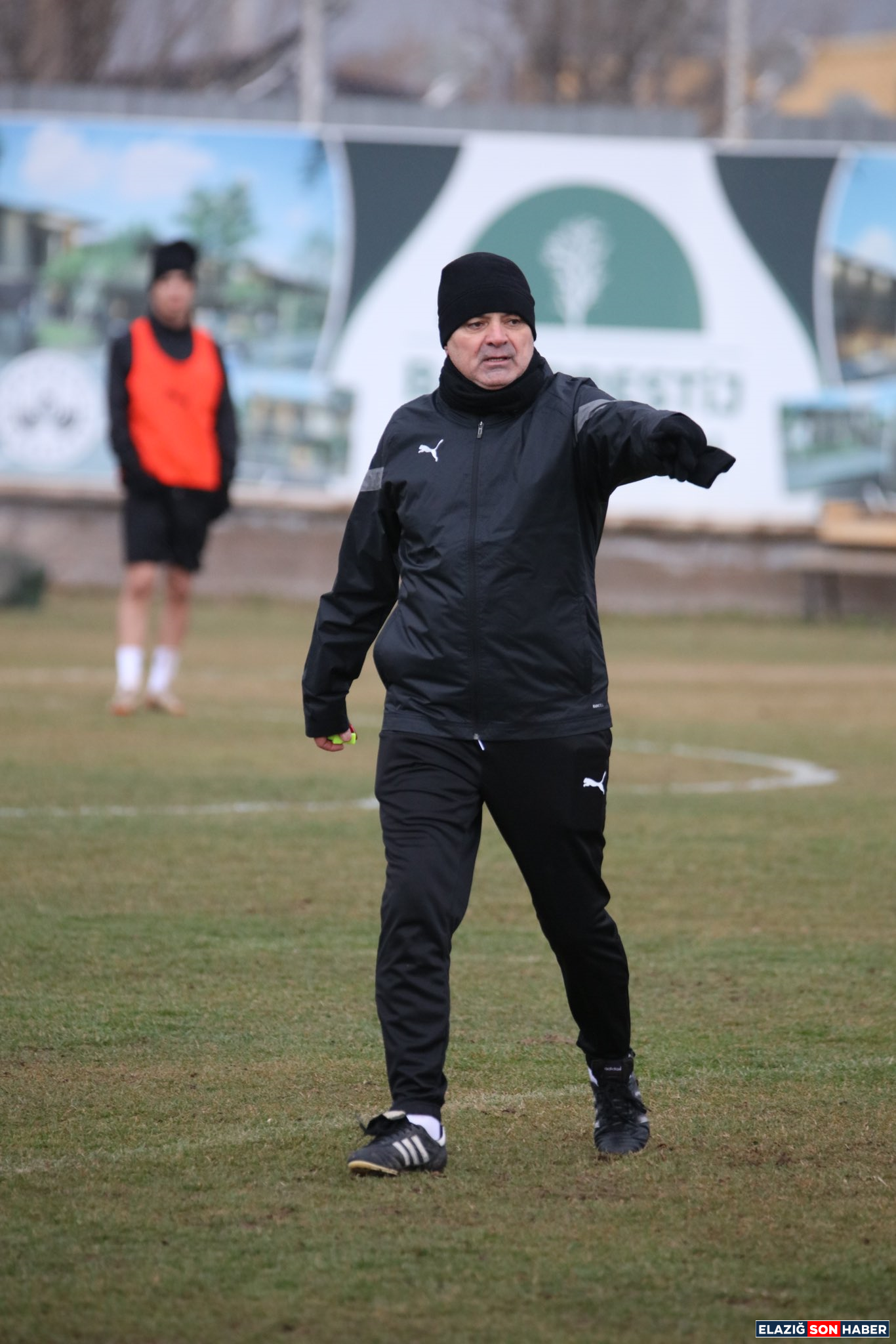 H Bcm9Q Q X Y A Emit H