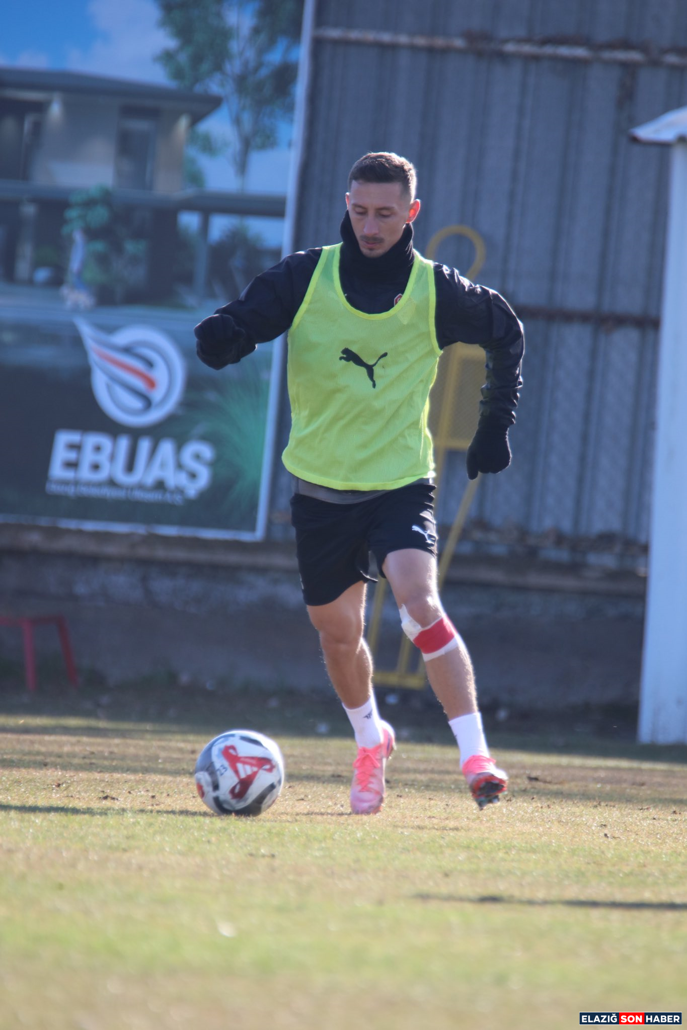 H Bhy9J H W I A A Z5Sr