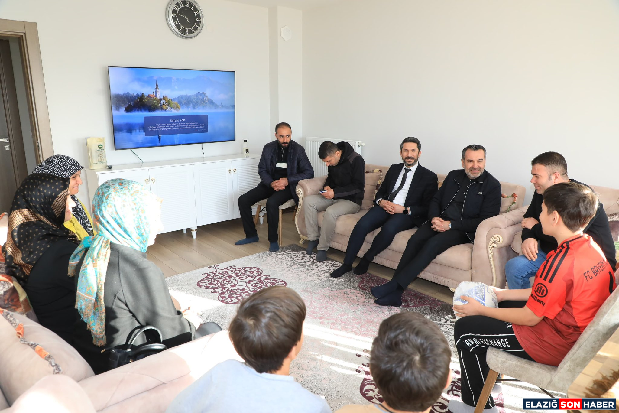 H C Qu Fh W Y A A Ywg5