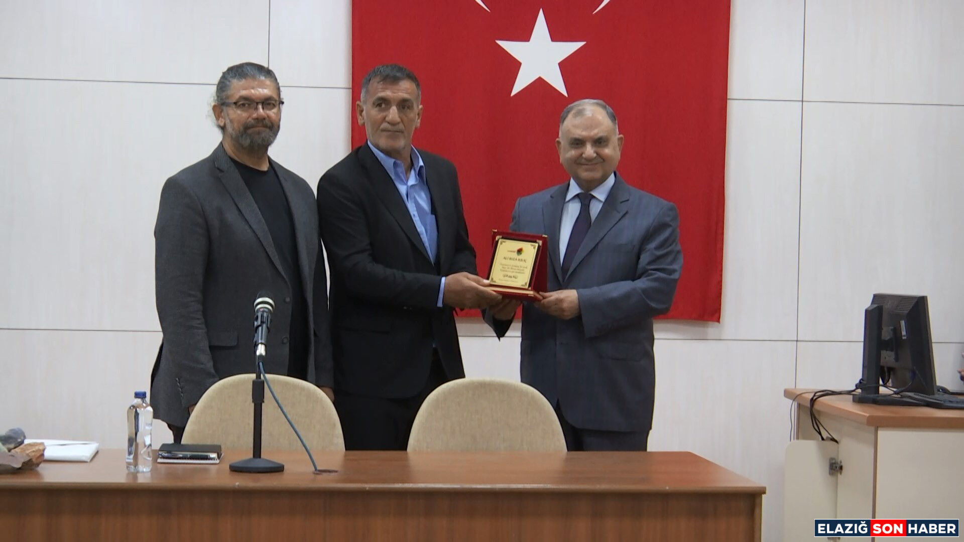 1778593643 Plaket