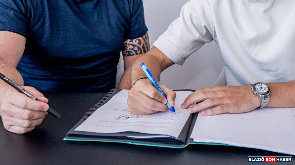 Contract Signature Vertragsunterschrift Default 1706614877 127855