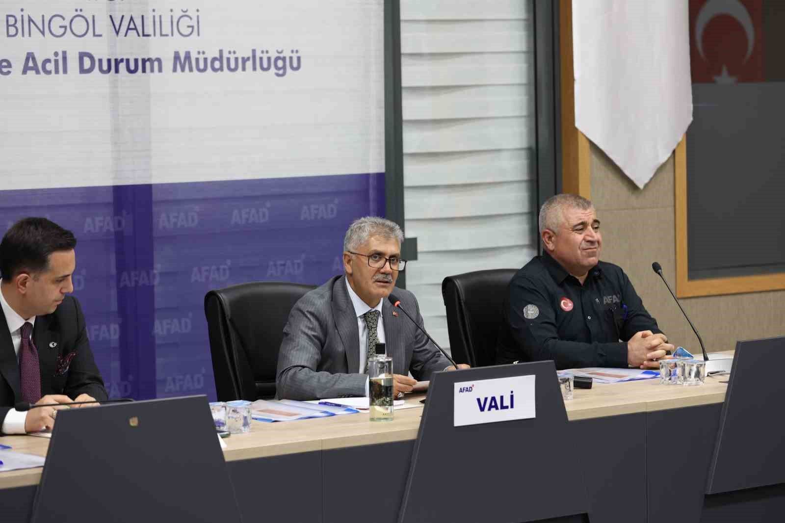 Vali Çelik: 'Ruhsatsız ve ruhsata aykırı hiçbir yapıya müsaade etmemeliyiz'
