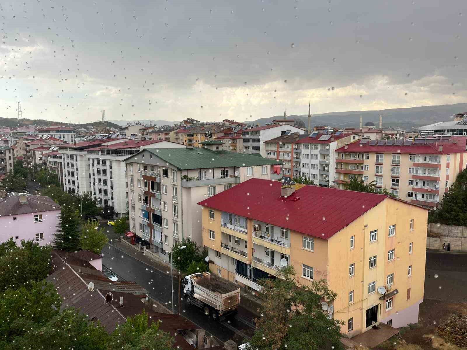Bingöl'de sağanak yağış etkili oldu